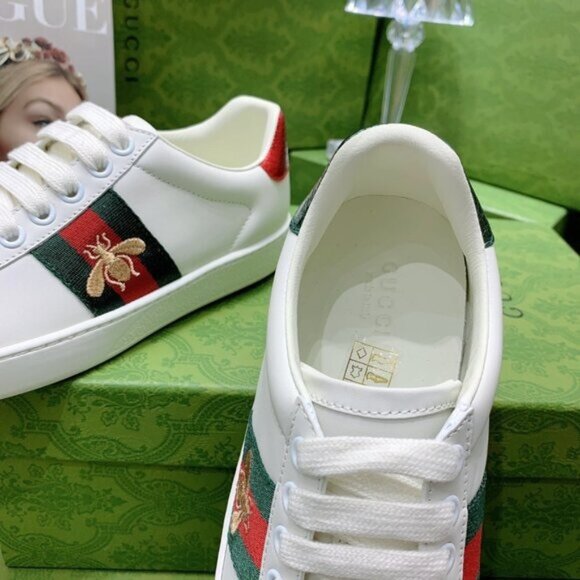 Gucci Ace Bee Embroidered White Leather Sneakers - Picture 7 of 9